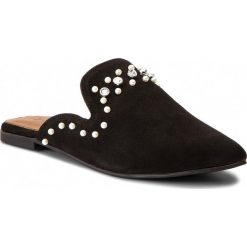 Klapki INUOVO - 8632 Black. Czarne klapki damskie marki Inuovo, z aplikacjami, ze skóry, bez obcasa, na obcasie. W wyprzedaży za 199,00 zł.