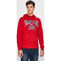Tommy Jeans - Bluza. Czerwone bluzy męskie Tommy Jeans, m, z nadrukiem, z elastanu, z kapturem, bez rękawów, z kapturem. W wyprzedaży za 239,90 zł.