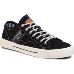 Tenisówki WRANGLER - Globe WM01054A Black 062. Czarne półbuty męskie Wrangler, na co dzień, bez wzorów, z gumy, bez zapięcia. Za 199,00 zł.