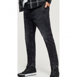 Jeansy CROPPED - Czarny. Czarne jeansy męskie regular Cropp. Za 119,99 zł.