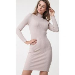 Jasnobeżowa Sukienka Pimlico. Brązowe sukienki damskie Born2be, s, z dzianiny, eleganckie, z golfem, długie, mini, dopasowane. Za 99,99 zł.