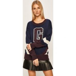 Guess Jeans - Sweter. Niebieskie swetry damskie Guess Jeans, s, z aplikacjami, z wełny, bez rękawów, bez kaptura. W wyprzedaży za 229,90 zł.