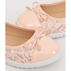 Balerinki damskie różowe 7846-P PINK. Różowe baleriny damskie obuwie damskie, w koronkowe wzory, z tkaniny, bez obcasa. Za 48,78 zł.