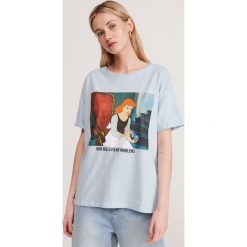 T-shirt Kopciuszek - Niebieski. Niebieskie t-shirty damskie Reserved, s, bez wzorów, bez kołnierzyka. Za 39,99 zł.