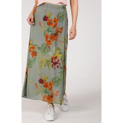 Spódnica w kwiaty - 174-3077 MILITAR. Zielone spódniczki damskie Unisono, s, z nadrukiem, z elastanu, eleganckie, krótkie, mini. Za 55,00 zł.