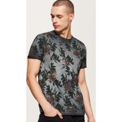 T-shirty męskie: T-shirt z nadrukiem all over – Szary