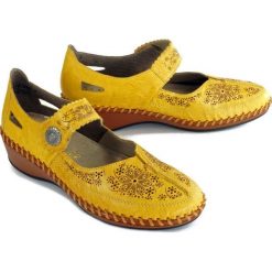 RIEKER N1686-68 yellow, półbuty damskie. Żółte koturny damskie Rieker, bez obcasa, na koturnie, bez zapięcia. Za 269,90 zł.