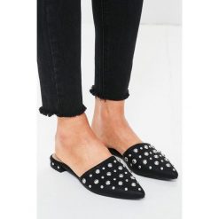 Missguided - Klapki. Czarne klapki damskie marki Missguided, bez wzorów, z materiału, bez obcasa. W wyprzedaży za 79,90 zł.