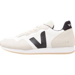 Veja SDU Sneakersy niskie white/natural/black. Białe trampki i tenisówki damskie marki Veja, bez wzorów, z materiału, bez zapięcia. Za 419,00 zł.