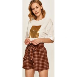 Answear - T-shirt. Białe bluzki damskie ANSWEAR, s, z nadrukiem, z bawełny, z okrągłym kołnierzem. W wyprzedaży za 59,90 zł.