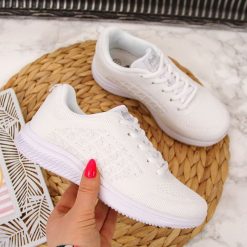 Buty sportowe dziewczęce białe American Club - biały. Białe buty dziewczęce sportowe American CLUB, bez wzorów, bez zapięcia. Za 79,99 zł.