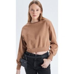 Krótka bluza - Beżowy. Brązowe bluzy damskie marki Cropp, s, bez wzorów, z krótkim rękawem, krótkie, bez kaptura. Za 79,99 zł.