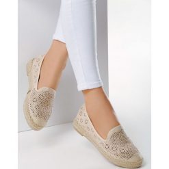 Beżowe Espadryle Reportedly. Brązowe espadryle damskie Born2be, z aplikacjami, z nubiku, bez obcasa, na płaskiej podeszwie. Za 89,99 zł.