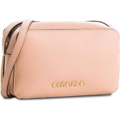 Torebka CALVIN KLEIN - Frame Camera Bag K60K604372 628. Czerwone listonoszki damskie marki Calvin Klein, ze skóry ekologicznej. Za 399,00 zł.