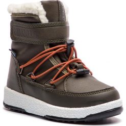 Śniegowce MOON BOOT - Jr Boy Boot Wp 34051600001 Olive Night/Orange. Zielone śniegowce chłopięce marki Moon Boot, bez zapięcia. W wyprzedaży za 269,00 zł.