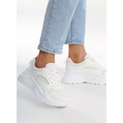 Biało-Różowe Sneakersy Lay Into. Różowe buty sportowe damskie marki Born2be, bez wzorów, sportowe. Za 99,99 zł.