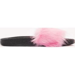 Kapcie damskie: NA-KD Shoes Kapcie Fluffy – Pink