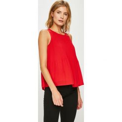 Vero Moda - Top Gudrun. Czerwone bluzki damskie marki Vero Moda, l, z koronki, casualowe, z okrągłym kołnierzem, bez rękawów. W wyprzedaży za 69,90 zł.