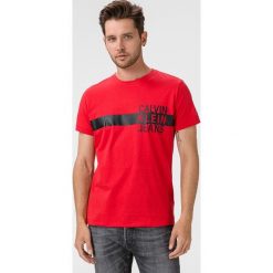 Calvin Klein Koszulka Czerwony. Czerwone podkoszulki męskie Calvin Klein, xl, z nadrukiem, z bawełny, z krótkim rękawem. Za 169,95 zł.