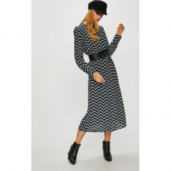 Vero Moda - Sukienka. Szare długie sukienki Vero Moda, na co dzień, m, z poliesteru, casualowe, z okrągłym kołnierzem, z długim rękawem, rozkloszowane. Za 239,90 zł.