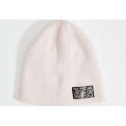 Czapka beanie - Różowy. Różowe czapki damskie Mohito, bez wzorów. W wyprzedaży za 9,99 zł.