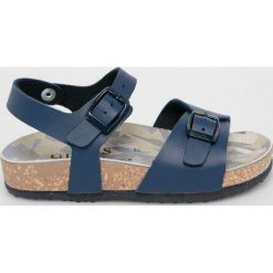 Guess Jeans - Sandały dziecięce Briks. Niebieskie sandały chłopięce Guess Jeans, z jeansu, na klamry. W wyprzedaży za 199,90 zł.