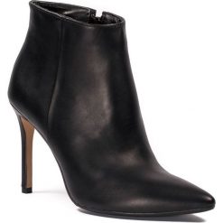 Czarne skórzane botki na szpilce 105D. Czarne botki damskie ze skóry, eleganckie, na wysokim obcasie, na szpilce, bez zapięcia. W wyprzedaży za 319,00 zł.
