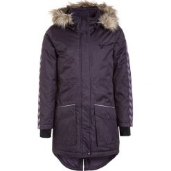 Hummel STINNA Płaszcz zimowy nightshade. Czarne kurtki chłopięce zimowe marki Hummel, z materiału. W wyprzedaży za 342,30 zł.