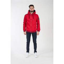 Bluza w kolorze czerwonym. Czerwone bluzy męskie American College, xs, z aplikacjami, z materiału, z kapturem, bez rękawów, bez kaptura. W wyprzedaży za 132,95 zł.