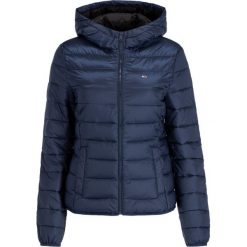 Kurtka puchowa Tommy Jeans Quilted Zip DW0DW06748. Niebieskie kurtki damskie Tommy Jeans, xs, bez wzorów, z jeansu, bez kaptura. W wyprzedaży za 469,00 zł.
