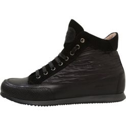 Candice Cooper PLUS SPORT SNOW Sneakersy wysokie ermes nero/camoscio nero/base abel nero/nero metal. Czarne buty sportowe damskie marki Candice Cooper, bez wzorów, ze skóry, sportowe. Za 969,00 zł.