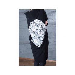 CZARNY KASZMIROWY PŁASZCZ Z MOTYWEM RÓŻY. Czarne płaszcze damskie Skalny, s, z wiskozy, eleganckie, długie. Za 579,00 zł.