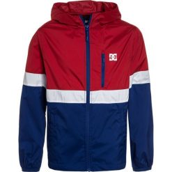DC Shoes DAGUP TRIPLE BLOCK BOY Kurtka przeciwdeszczowa tango red. Czerwone kurtki męskie DC Shoes, z poliesteru. Za 259,00 zł.