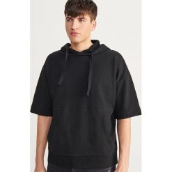 Bluza z krótkim rekawem - Czarny. Czarne bluzy męskie Reserved, s, bez wzorów, bez kołnierzyka, z krótkim rękawem, krótkie, bez kaptura. Za 79,99 zł.