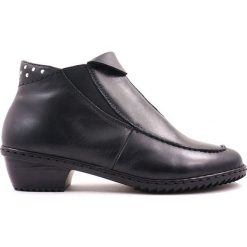 BOTKI DAMSKIE RIE M1654 CZAR. Botki damskie Rieker, ze skóry, bez obcasa, bez zapięcia. Za 169,00 zł.
