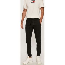 Tommy Jeans - Spodnie. Czarne spodnie męskie Tommy Jeans, na co dzień, s, bez wzorów, z elastanu. Za 399,90 zł.