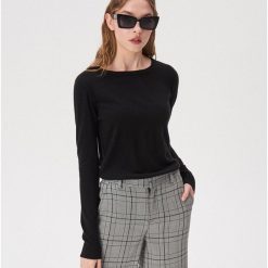 Sweter basic - Czarny. Czarne swetry damskie Sinsay, s, bez wzorów, bez rękawów, bez kaptura. Za 39,99 zł.