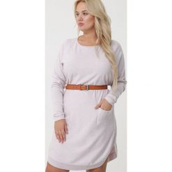 Beżowa Sukienka Lakemba. Brązowe sukienki damskie Born2be, xl, bez wzorów, z okrągłym kołnierzem, bez rękawów, długie. Za 139,99 zł.