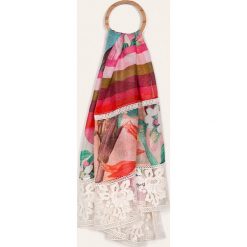Desigual - Szal. Pomarańczowe szaliki damskie Desigual, bez wzorów, z poliesteru. Za 249,90 zł.