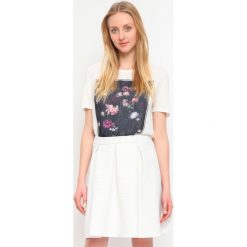 T-SHIRT KRÓTKI RĘKAW DAMSKI Z NADRUKIEM. Szare t-shirty damskie marki Top Secret, eleganckie, z chokerem. Za 39,99 zł.
