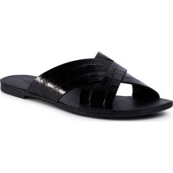 Klapki VAGABOND - Tia 4731-308-20 Black. Czarne klapki damskie Vagabond, bez wzorów, ze skóry, bez obcasa, na obcasie. W wyprzedaży za 259,00 zł.