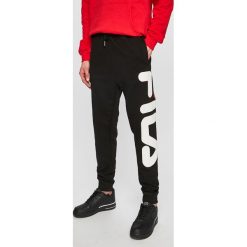 Fila - Spodnie. Szare spodnie męskie Fila, na co dzień, s, z nadrukiem, z bawełny, casualowe. W wyprzedaży za 199,90 zł.