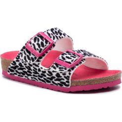 Klapki BIRKENSTOCK - Arizona Kids 1014659 Leo Lilly Black/Pink. Czarne sandały dziewczęce Birkenstock, z materiału, bez zapięcia. Za 189,00 zł.