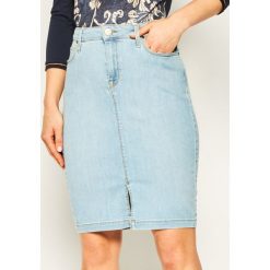 Spódnica jeansowa Lee Pencil L38GMFOC. Niebieskie spódniczki damskie Lee, l, bez wzorów, z elastanu. Za 249,00 zł.
