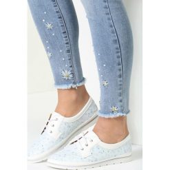 Niebieskie Półbuty Do You Like It. Niebieskie półbuty damskie vices, bez wzorów, ze skóry, bez obcasa, na płaskiej podeszwie, na sznurówki. Za 49,99 zł.