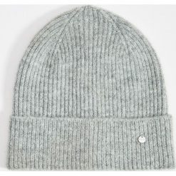 Czapka beanie o splocie w prążki - Jasny szary. Szare czapki damskie Mohito, bez wzorów, ze splotem. Za 29,99 zł.