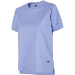 T-shirt damski TSD290 - jasny niebieski. Niebieskie t-shirty damskie 4f, bez wzorów, bez kołnierzyka. W wyprzedaży za 49,99 zł.