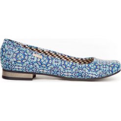 Kolorowe balerinki na obcasie - skóra naturalna - model 008 – motyw etniczny. Szare baleriny damskie Zapato, bez wzorów, ze skóry, eleganckie, na niskim obcasie, na obcasie. W wyprzedaży za 173,40 zł.