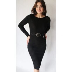 Czarna dopasowana midi sukienka z dzianiny CLAUDIA. Czarne sukienki damskie Endoftheday, s, w paski, z wiskozy, bez kołnierzyka, bez rękawów, midi, dopasowane. Za 179,00 zł.