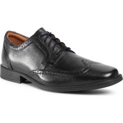Półbuty CLARKS - Tilden Wing 261462197 Black Leather. Czarne buty wizytowe męskie Clarks, bez wzorów, ze skóry ekologicznej, eleganckie, bez zapięcia. Za 339,00 zł.